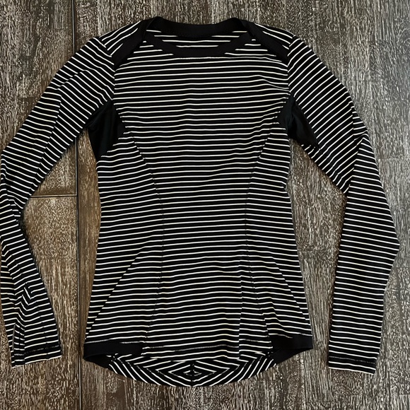 Lululemon Base Runner Long Sleeve in Parallel Stripe Black White/ Black - Picture 4 of 4
